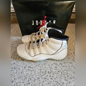 Air Jordan 11 Retro (GS) Sneakers Size 6Y